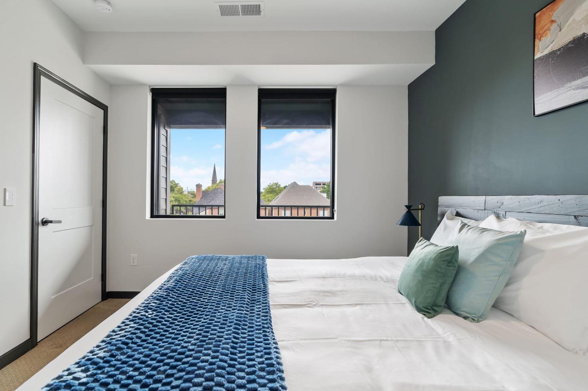 Cozysuites On Mass With Garage Parking #4 インディアナポリス エクステリア 写真